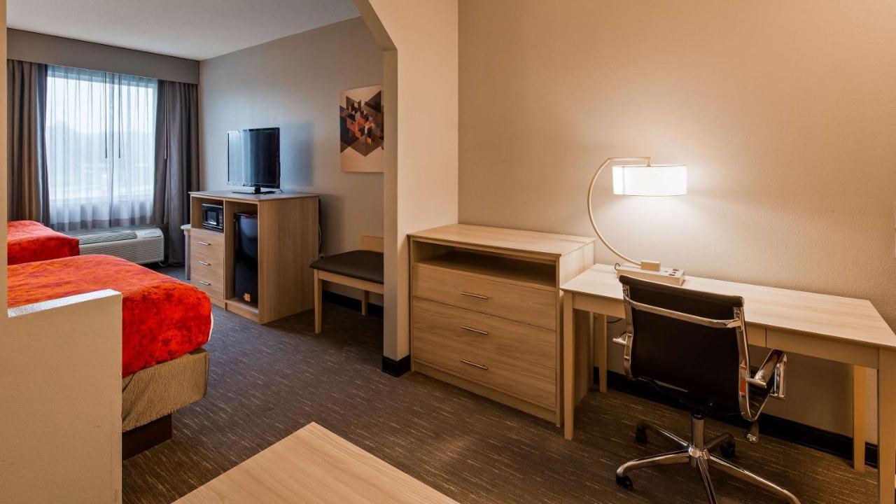 Best Western Plus New Cumberland Exterior photo