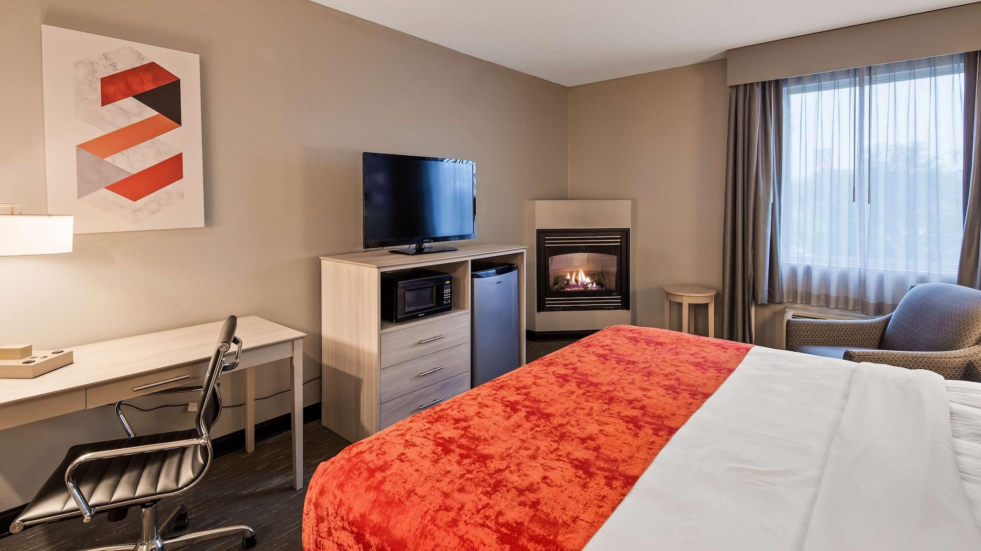 Best Western Plus New Cumberland Exterior photo