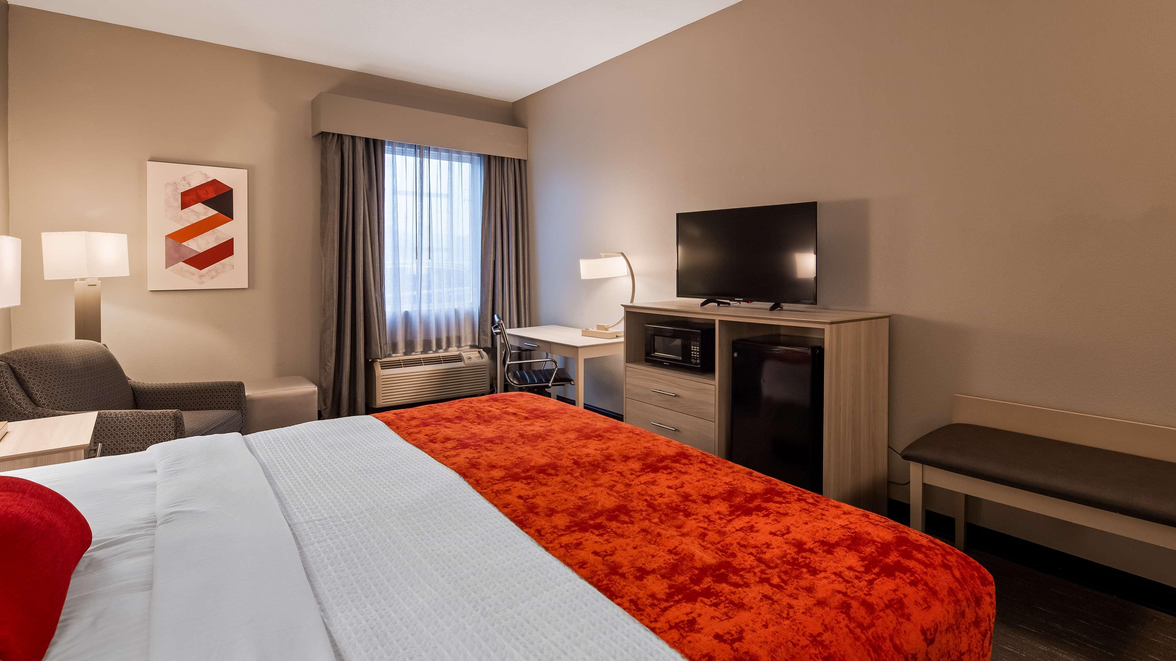 Best Western Plus New Cumberland Exterior photo