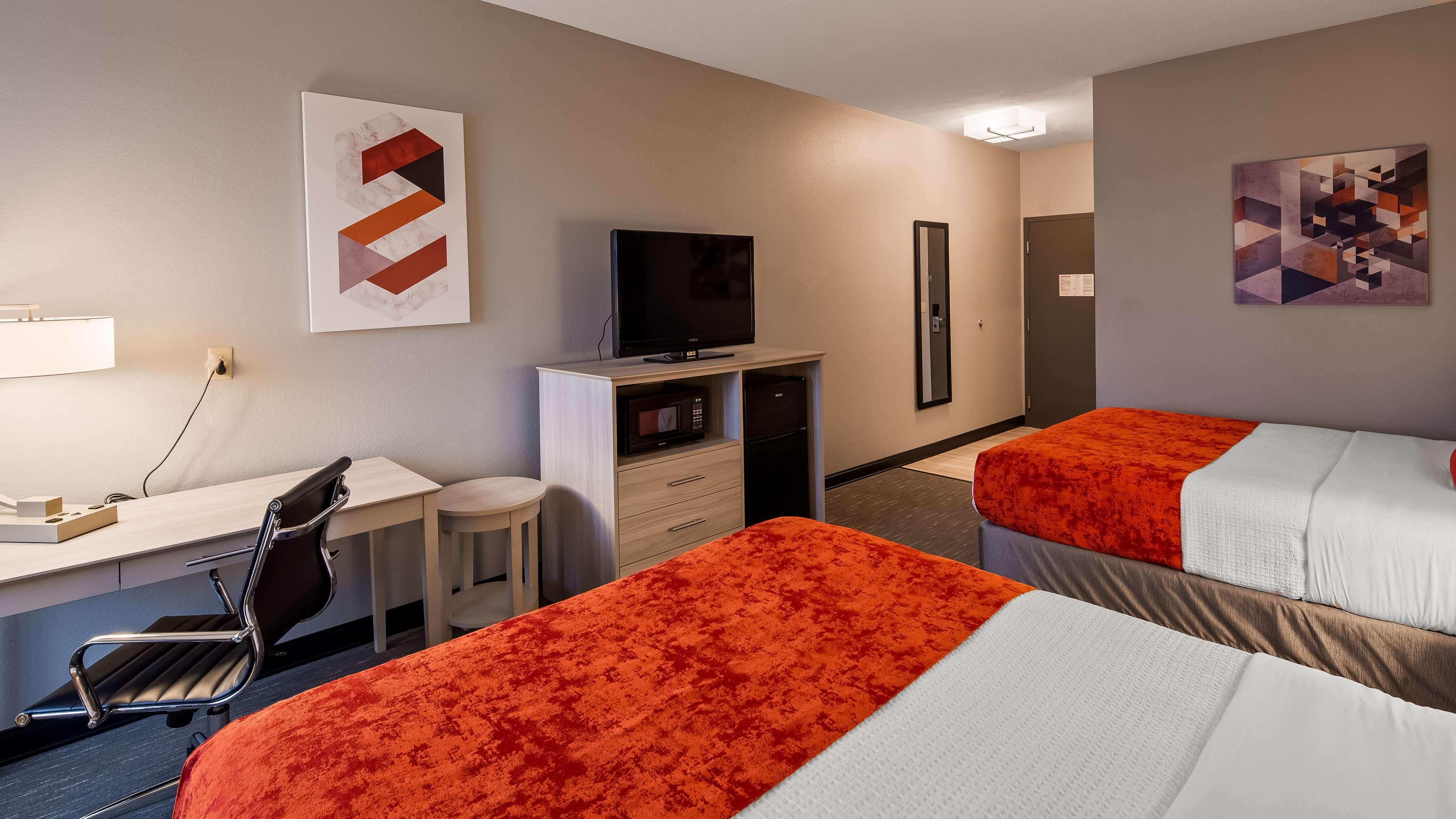 Best Western Plus New Cumberland Exterior photo