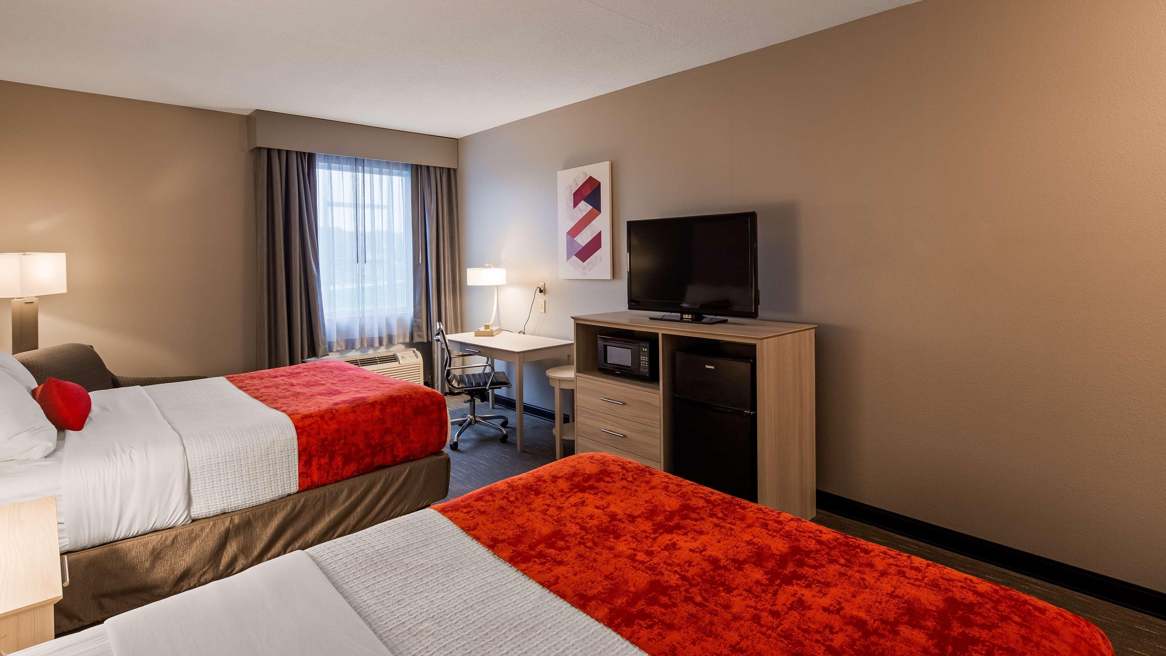 Best Western Plus New Cumberland Exterior photo