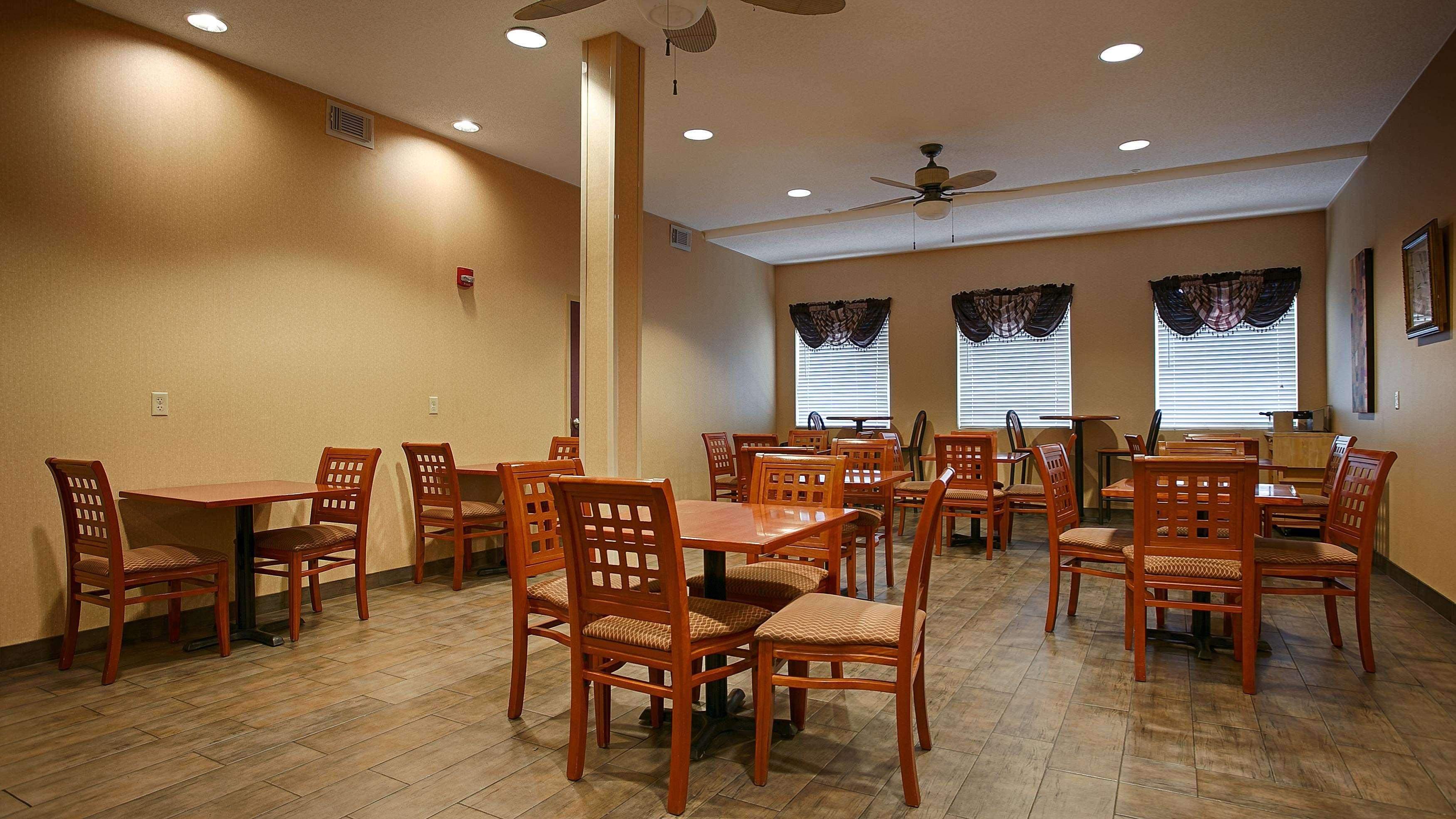 Best Western Plus New Cumberland Exterior photo