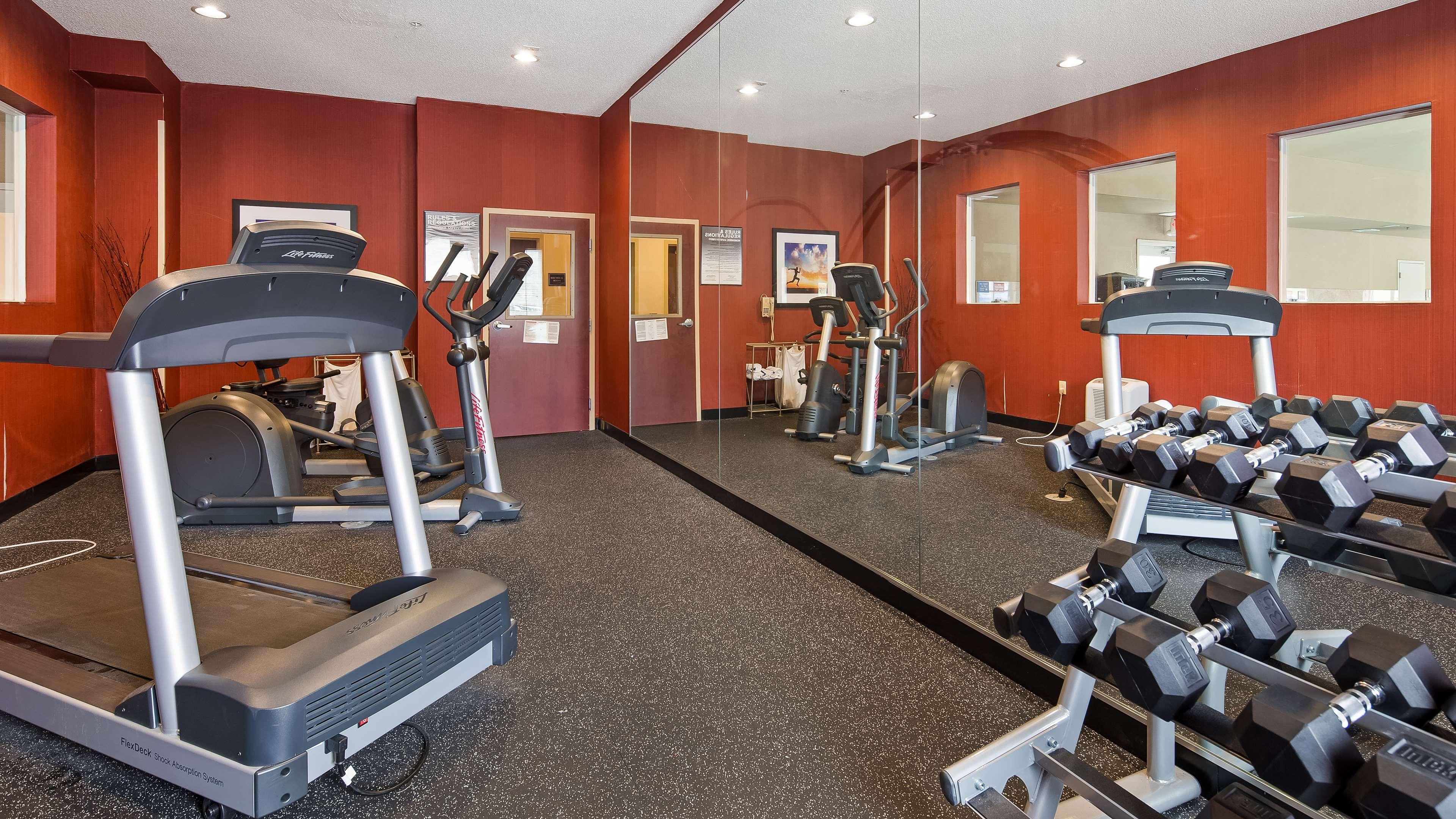 Best Western Plus New Cumberland Exterior photo