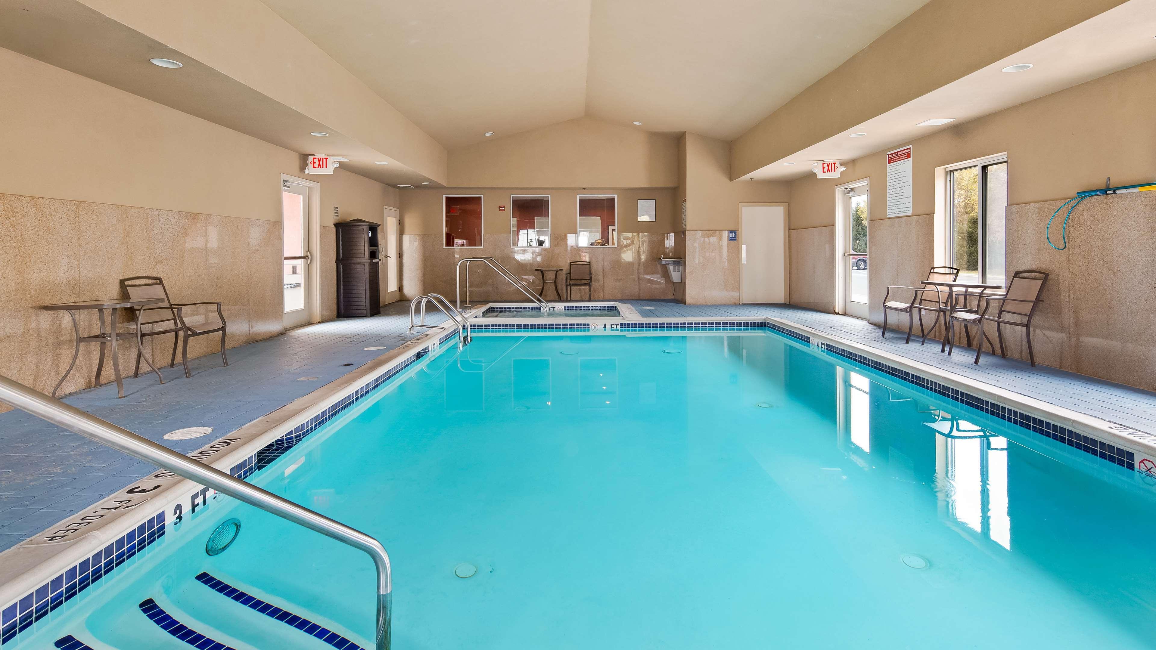 Best Western Plus New Cumberland Exterior photo