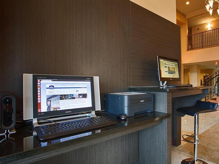 Best Western Plus New Cumberland Exterior photo