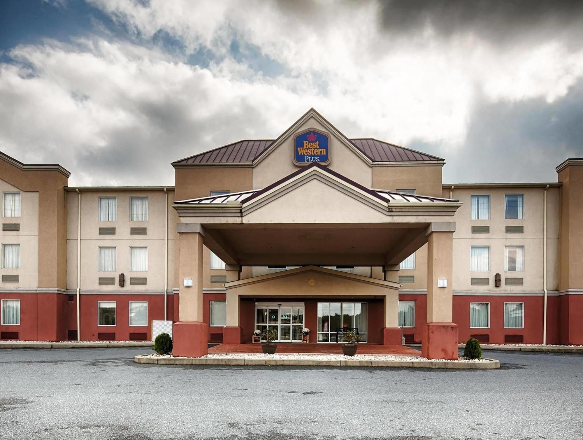 Best Western Plus New Cumberland Exterior photo
