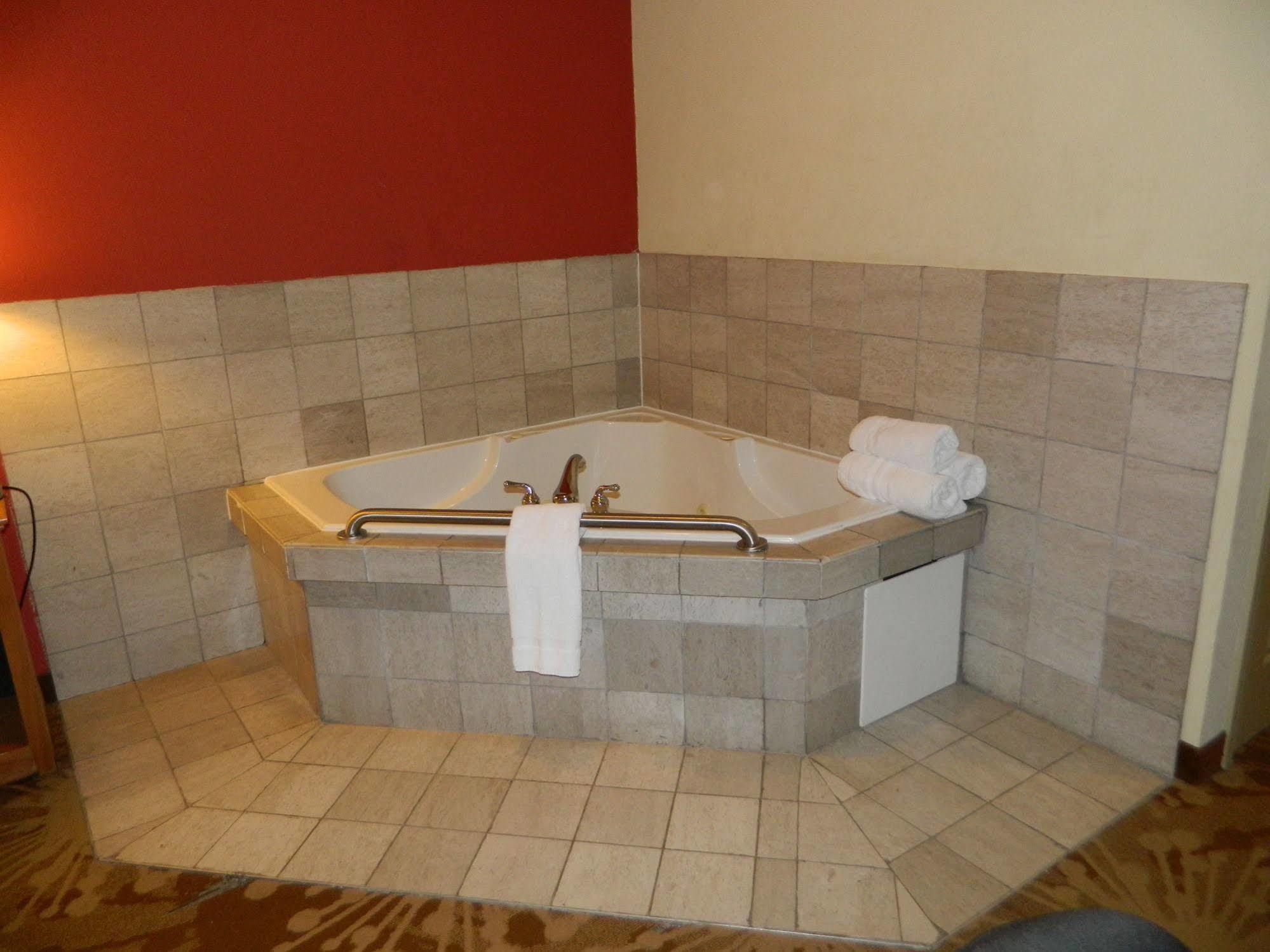 Best Western Plus New Cumberland Exterior photo