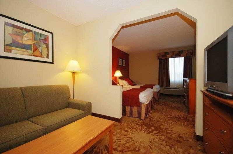Best Western Plus New Cumberland Exterior photo